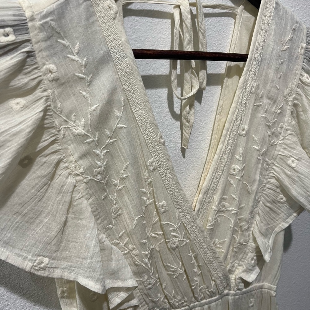 LOVE STITCH IVORY CREAM EMBROIDERED FLUTTER SLEEVE MAXI DRESS SIZE SMALL - Picture 10 of 16
